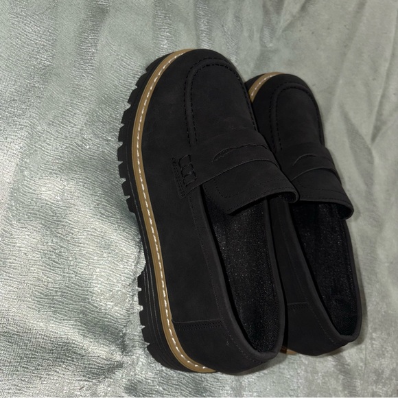 Black & Tan Penny Loafers with Tan Trim - Size 38 - Great Condition 👼🏼 - Picture 2 of 3